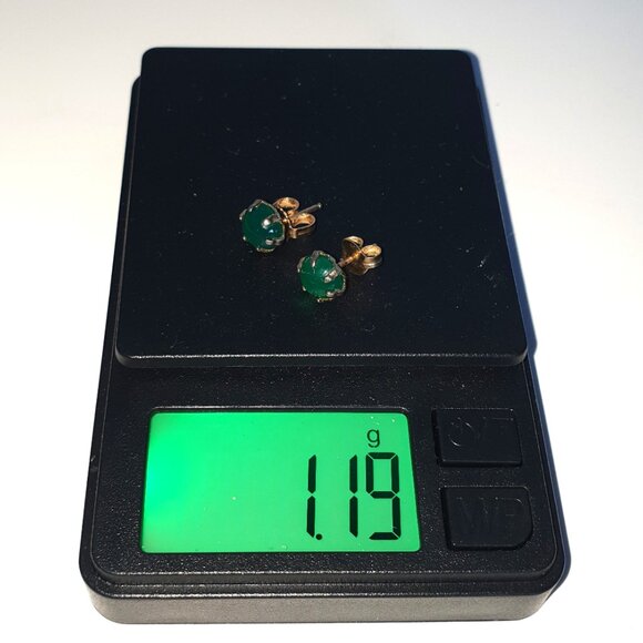 Elegant Vintage 14K Gold Natural Vivid Green Chrysoprase Cabochon Stud Earrings - Picture 10 of 11